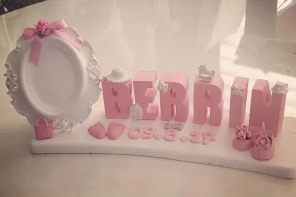 Ad yazılı ev dekoru 3