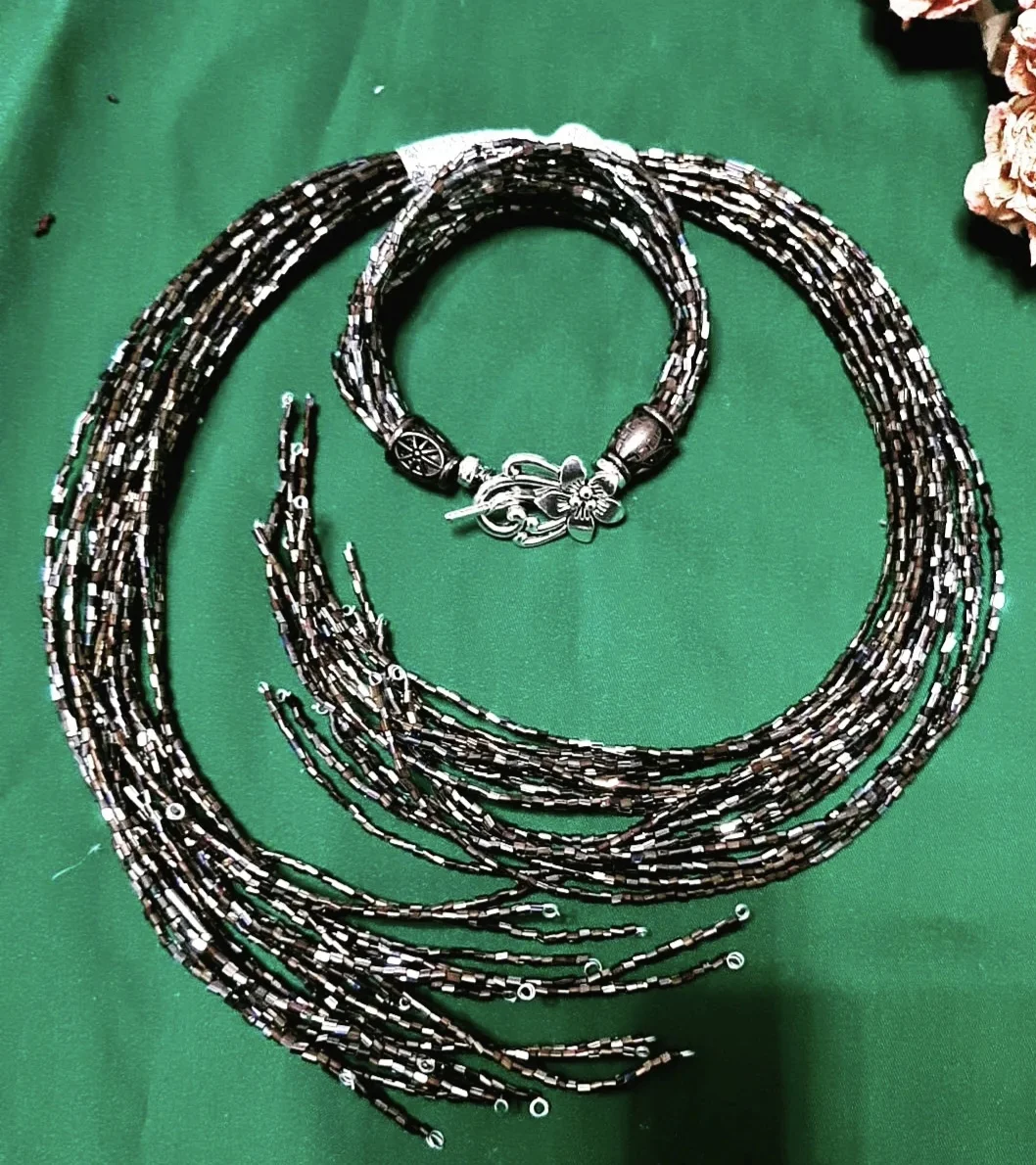 Boyunbağı,qolbaq,broşürlər.