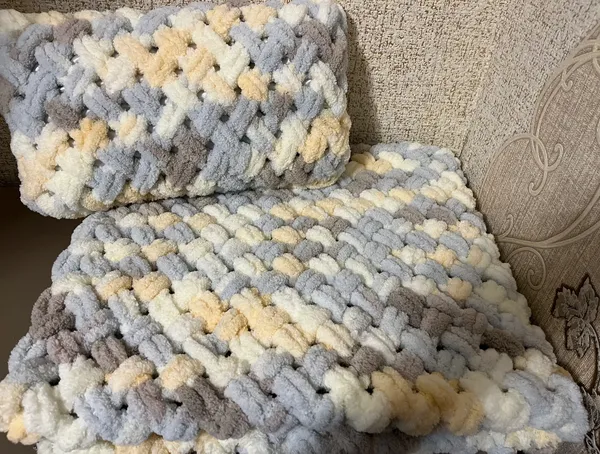 Əl ilə toxunmuş puffy ədyal