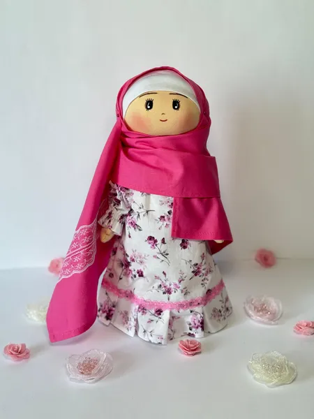 Əl işi parçadan tikilmiş kukla