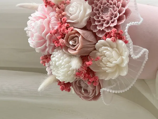 Rose bouquet candle 2