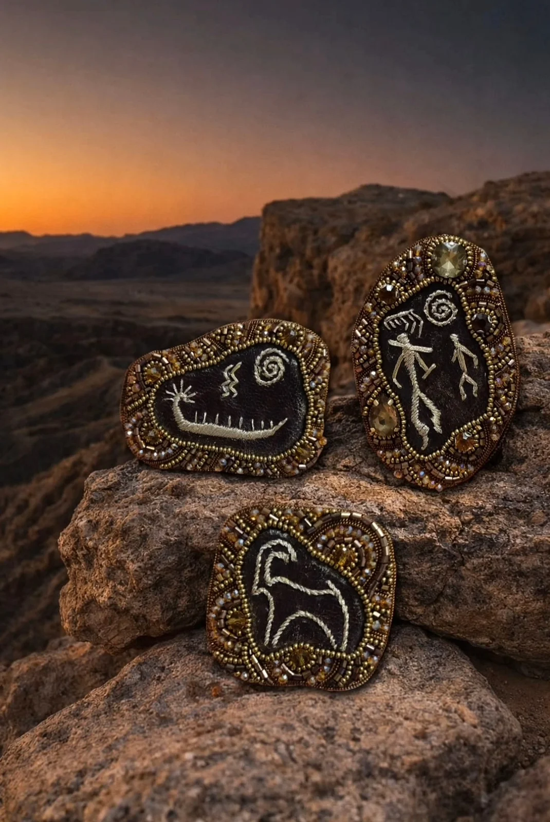 Qobustan temalı broşlar