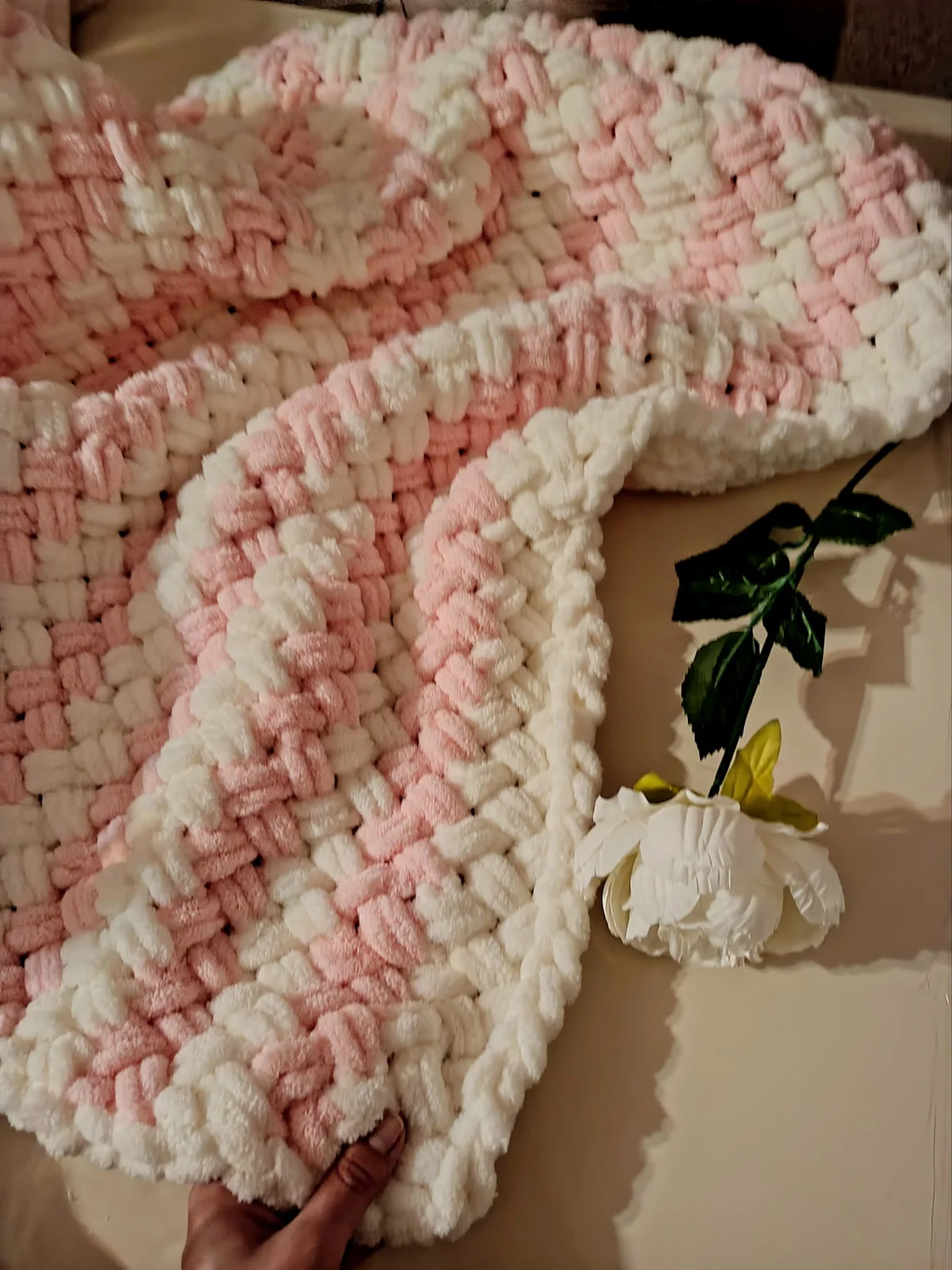 Əl ilə toxunmuş puffy adyal
