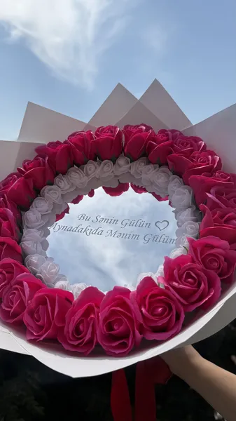 Əl ile düzelmiş güller 2
