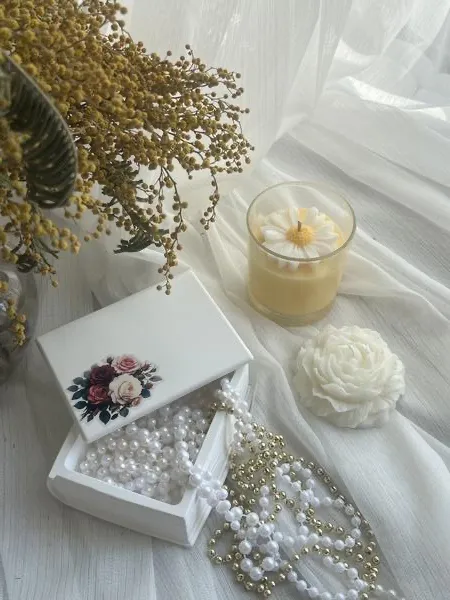 Book-shaped decor 2