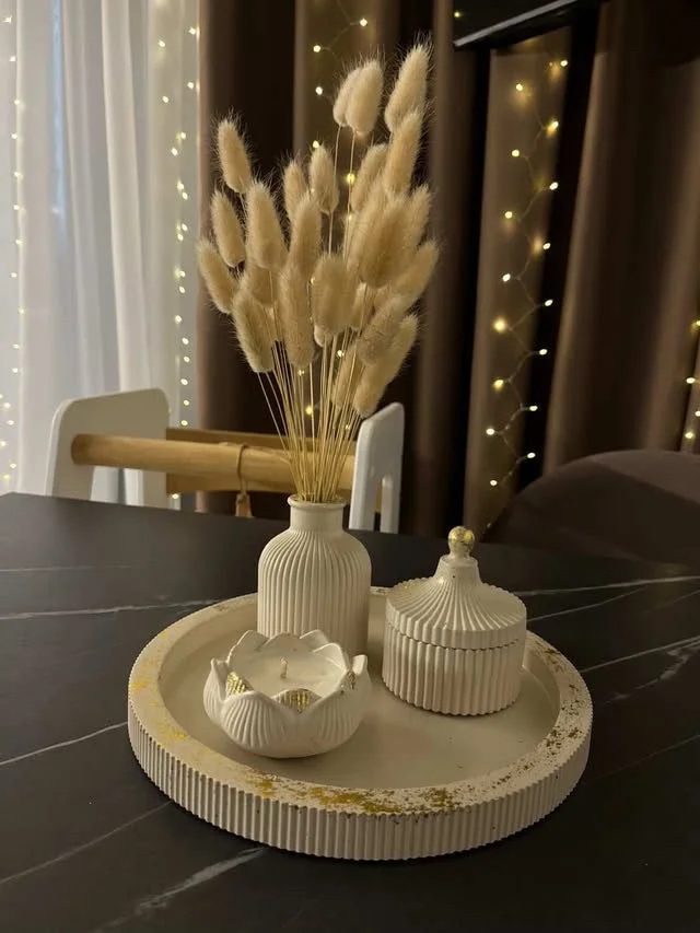 Decor with gypsum and candle