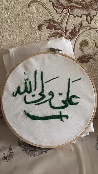 Əl əməyi ilə dikilmiş panolar