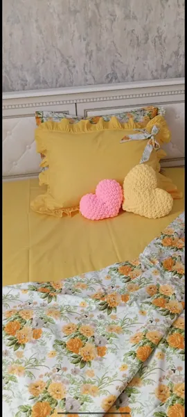Hand-knitted blanket and heart 2