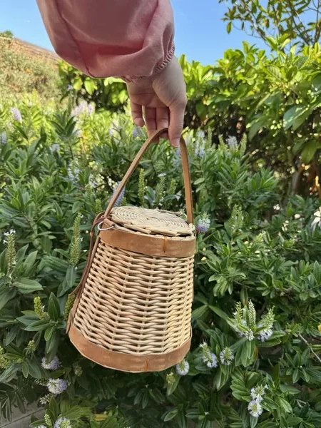Eko çubuqlarla hörülmüş çanta