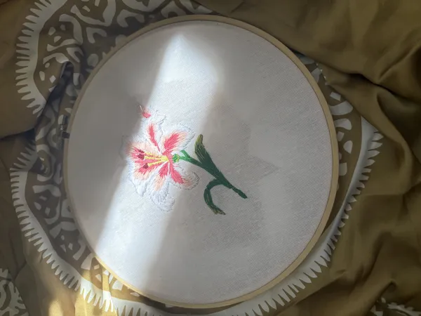 Əl işi lilium çiçəyi