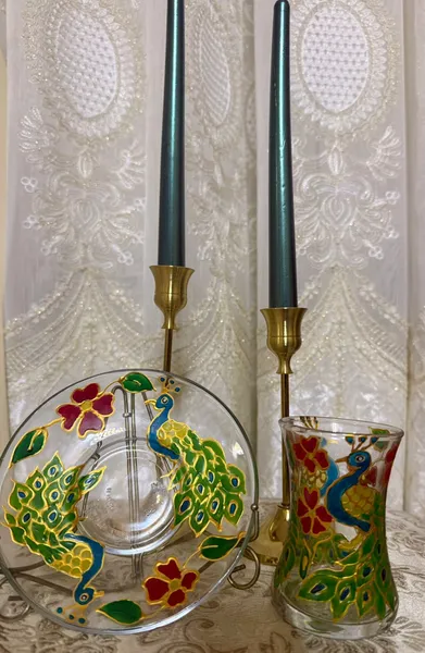 Akril boyayla işlənib  3