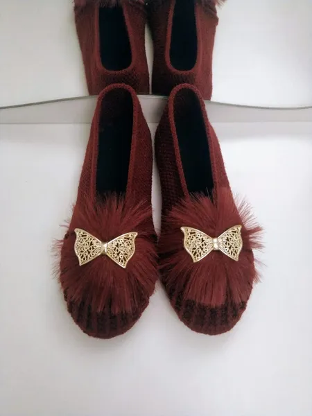 Bordo rengde tüklü patık