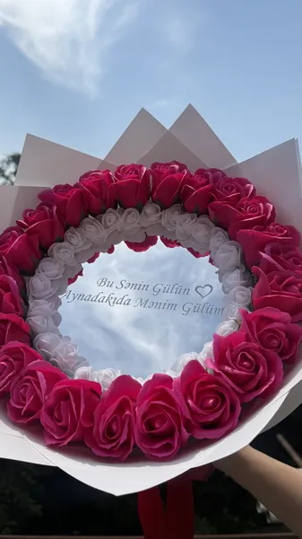 Əl ile düzelmiş güller