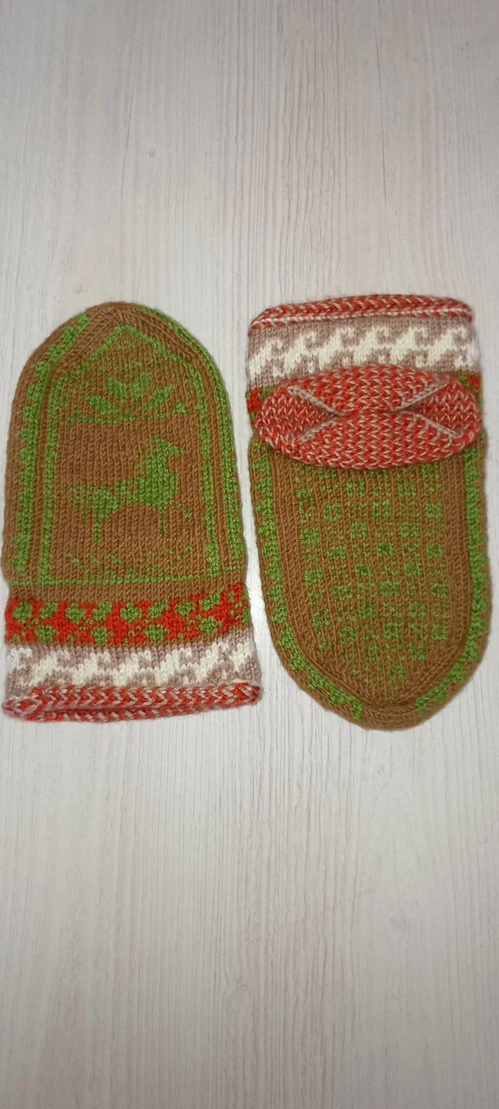 Akril tərkibli bot