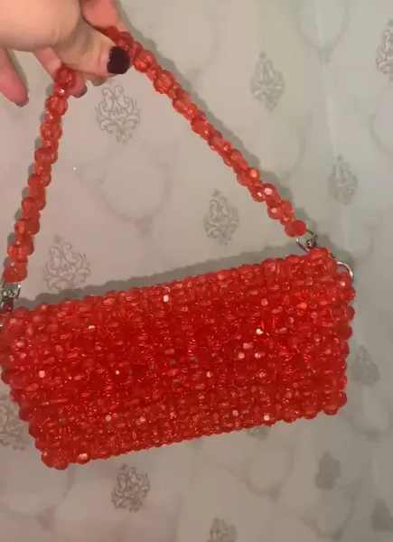 Qırmızı toy çantası