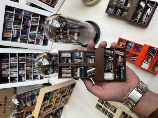 Miniatür kitab rəfi 2