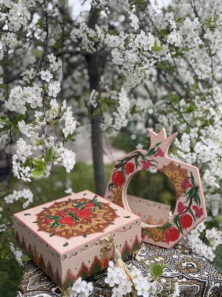 Əl işi mücrü və güzgü dəsti