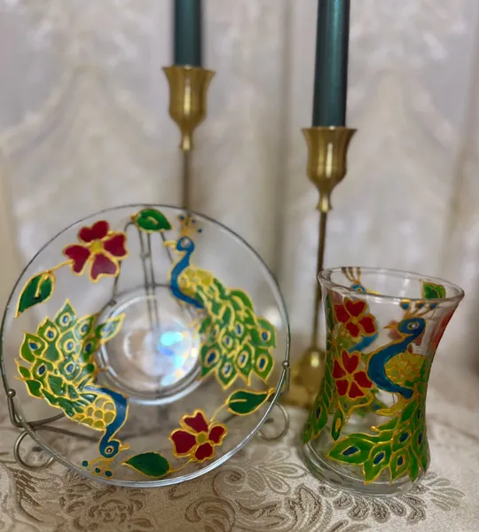 Akril boyayla işlənib  2