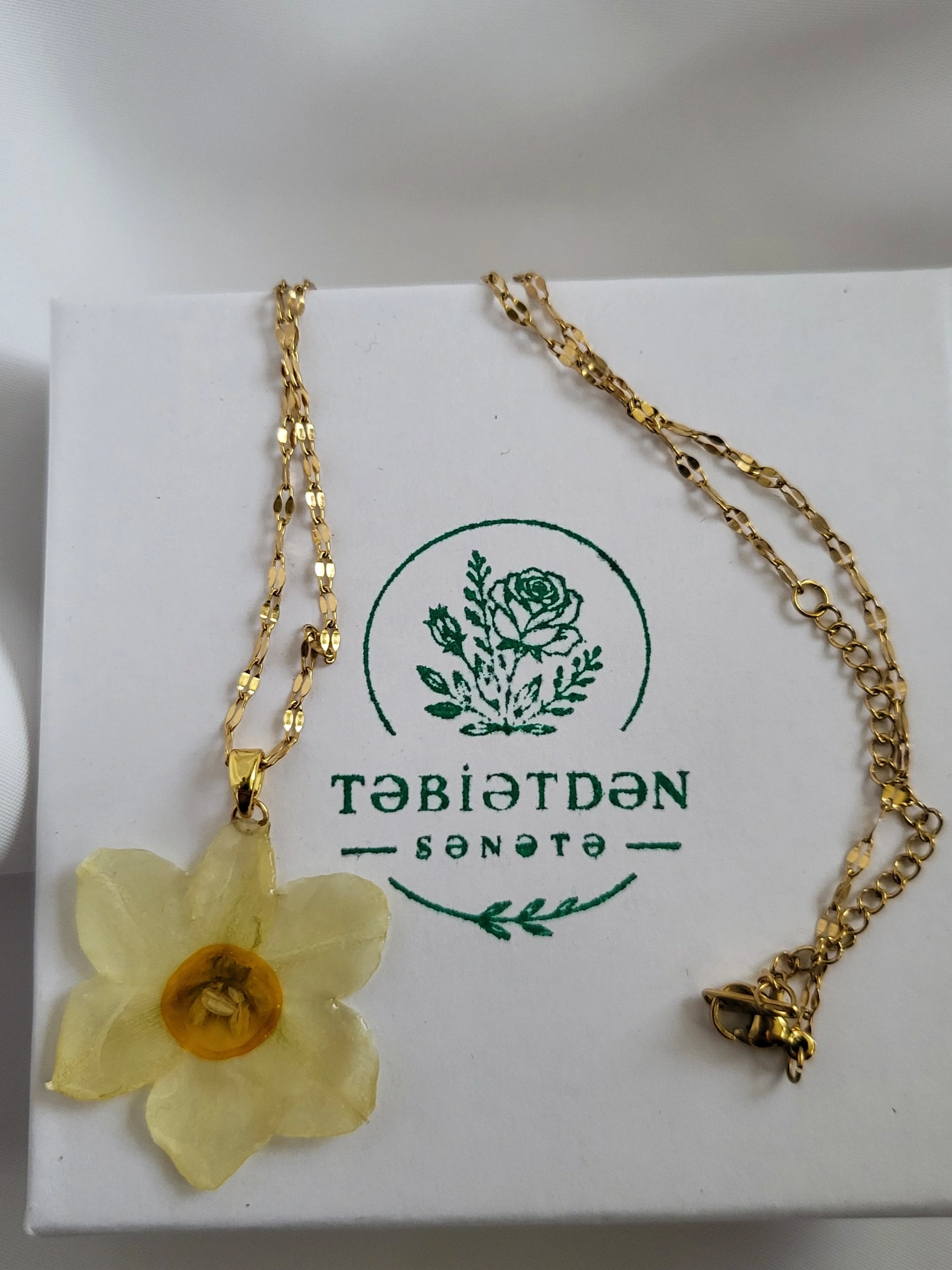 Təbii güllərdən hazırlanmışdır
